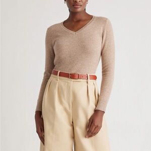 Quince Women's V-Neck Sweater in Soft Beige